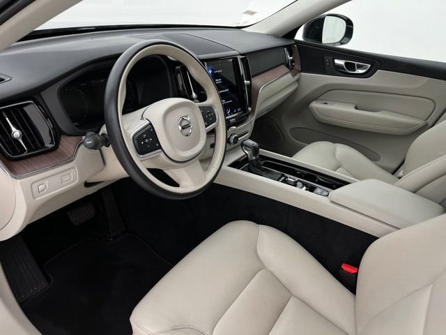 Used 2021 Volvo XC60 T6 Momentum w/ Premium Package AWD/4WD image 12