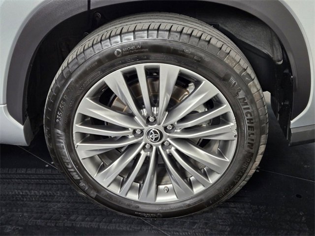 Used 2021 Toyota Highlander Platinum image 11