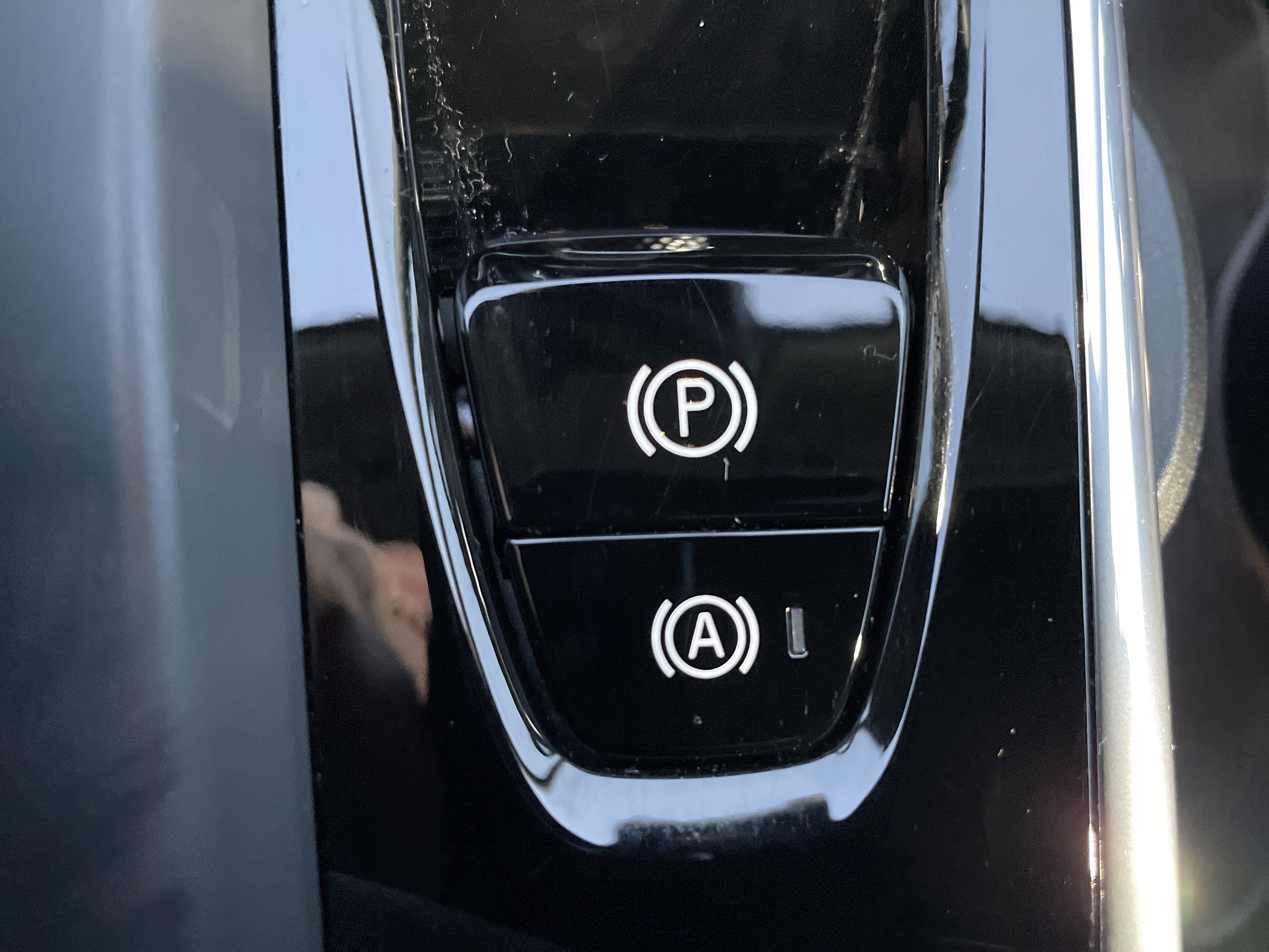 Used 2025 Volvo XC60 B5 Plus image 55