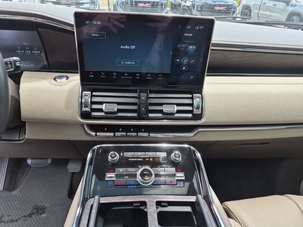 Used 2023 Lincoln Navigator Reserve AWD/4WD image 24