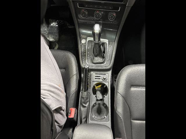Used 2019 Volkswagen Golf SE image 11