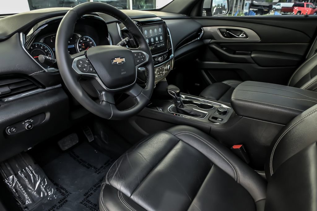 Used 2023 Chevrolet Traverse LT w/ LT Premium Package AWD/4WD image 14