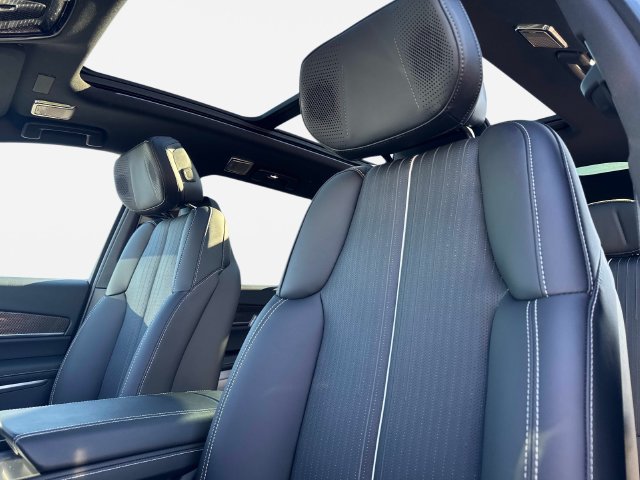 New 2026 Cadillac Vistiq Luxury w/ LPO, Floor Liner Package AWD/4WD image 20