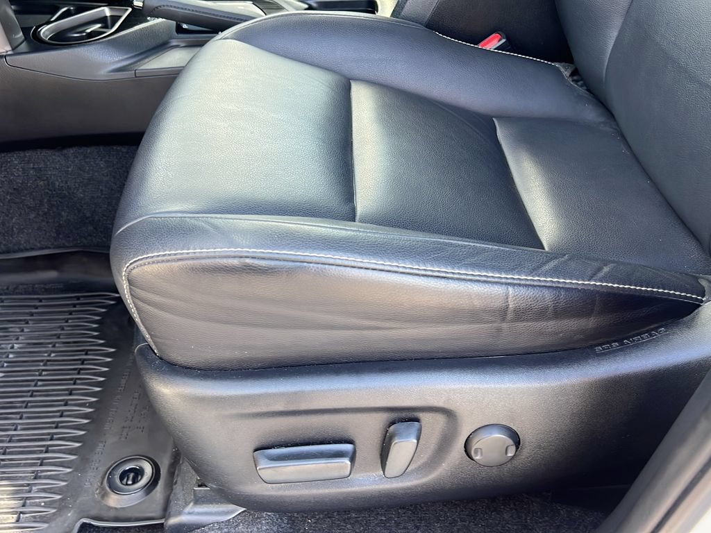 Used 2018 Toyota RAV4 Limited AWD/4WD image 16