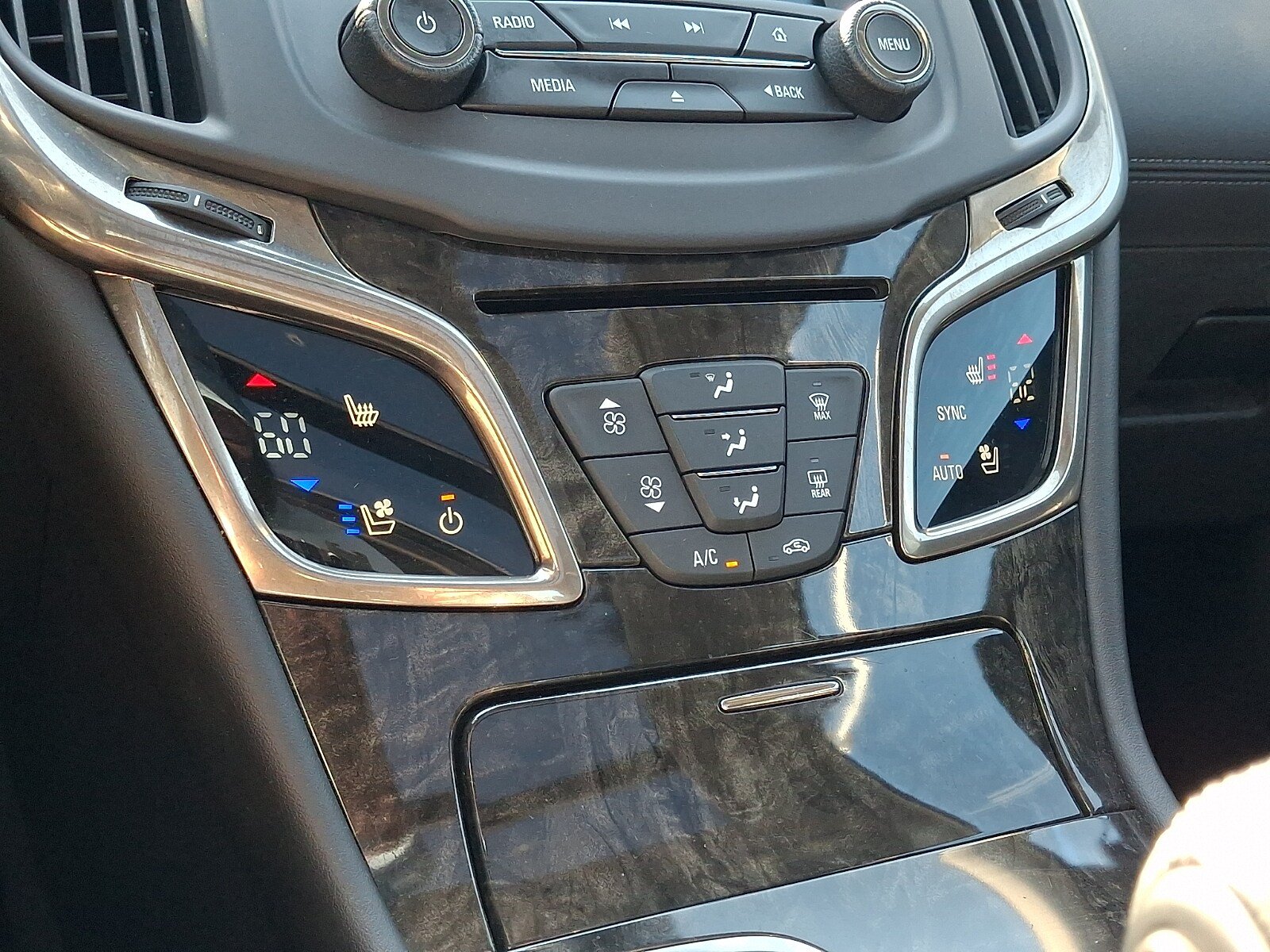 Used 2016 Buick LaCrosse Premium w/ Driver Confidence Package #1 FWD image 18