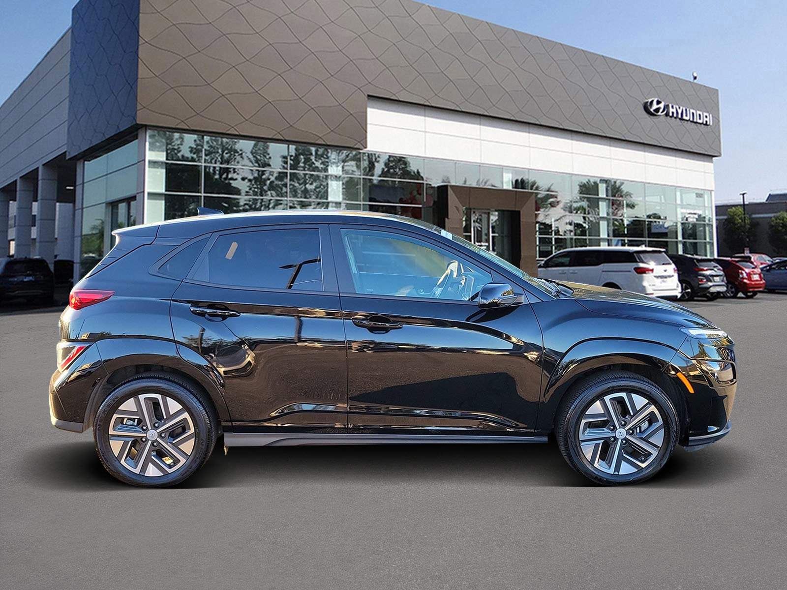 Certified 2023 Hyundai Kona SE w/ Cargo Package image 4