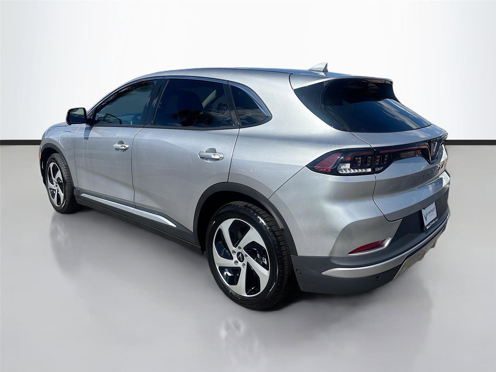 New 2025 VinFast VF 8 Eco image 5