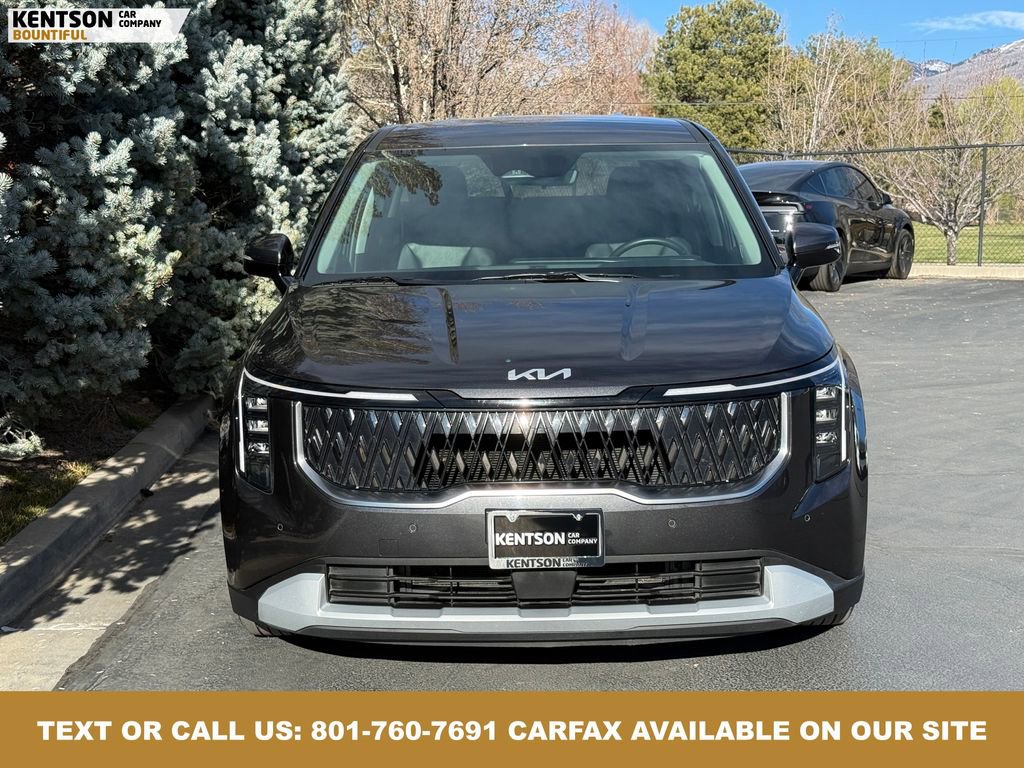 Used 2025 Kia Carnival image 2