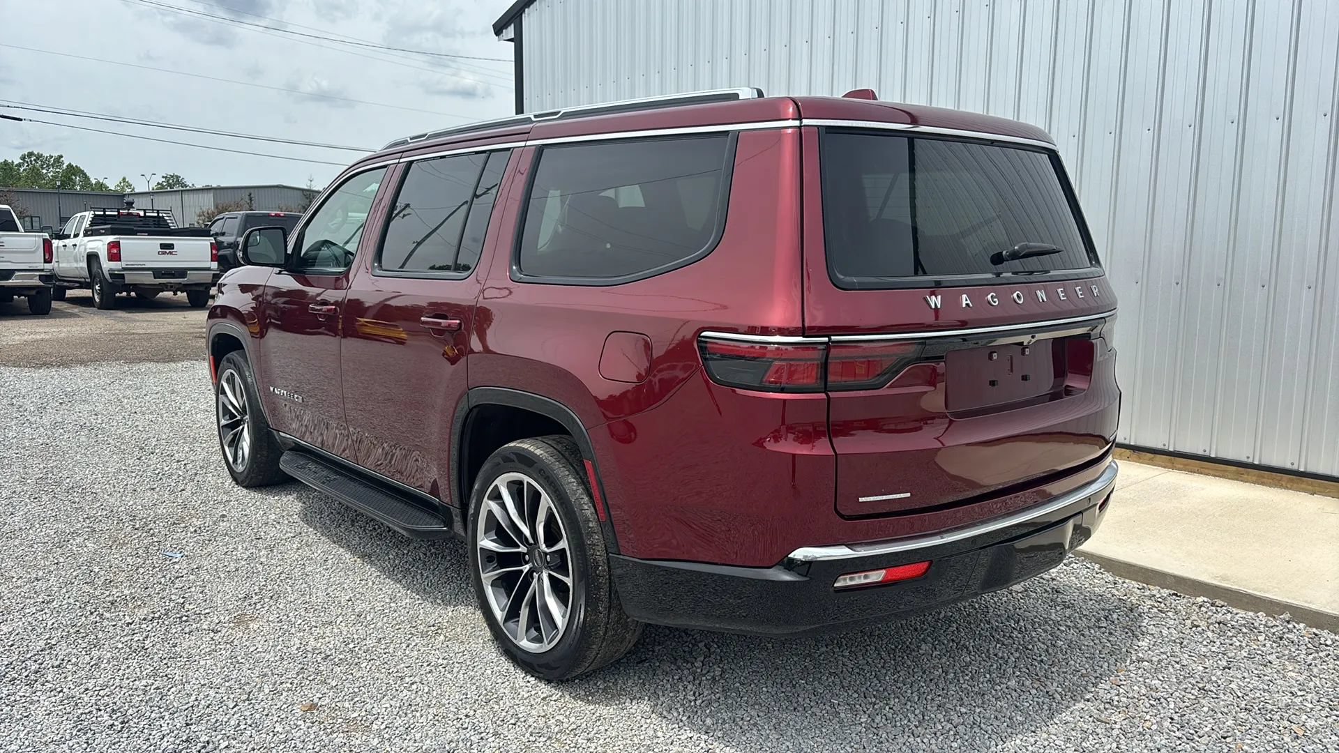 Used 2022 Jeep Wagoneer Series II w/ Premium Group I AWD/4WD image 2