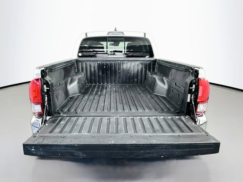 Used 2020 Toyota Tacoma SR5 RWD image 25