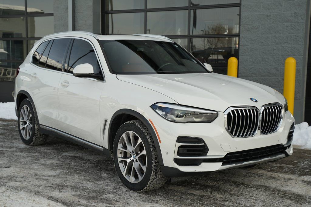 Used 2022 BMW X5 xDrive40i w/ Luxury Seating Package image 2