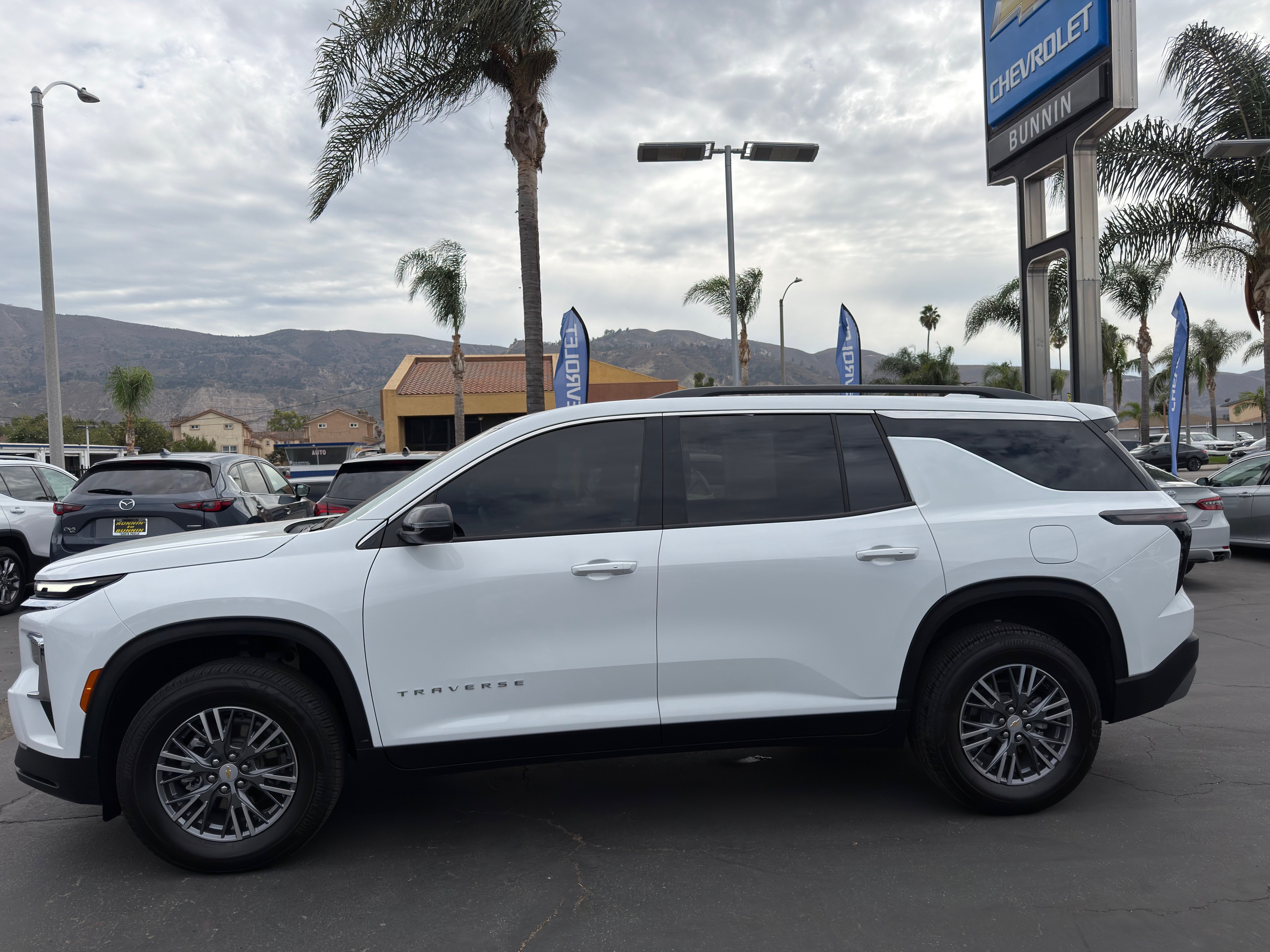 Used 2026 Chevrolet Traverse LT FWD image 5