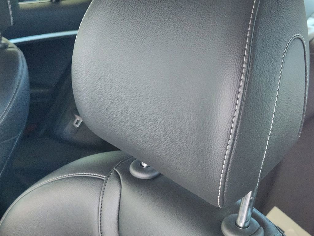 Used 2023 Genesis G70 2.0T RWD image 14