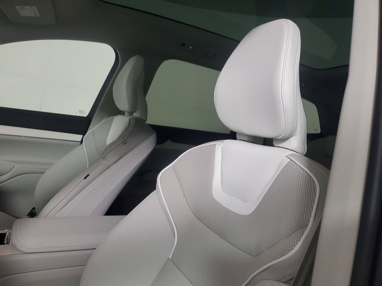 Certified 2025 Volvo EX90 Plus AWD/4WD image 23