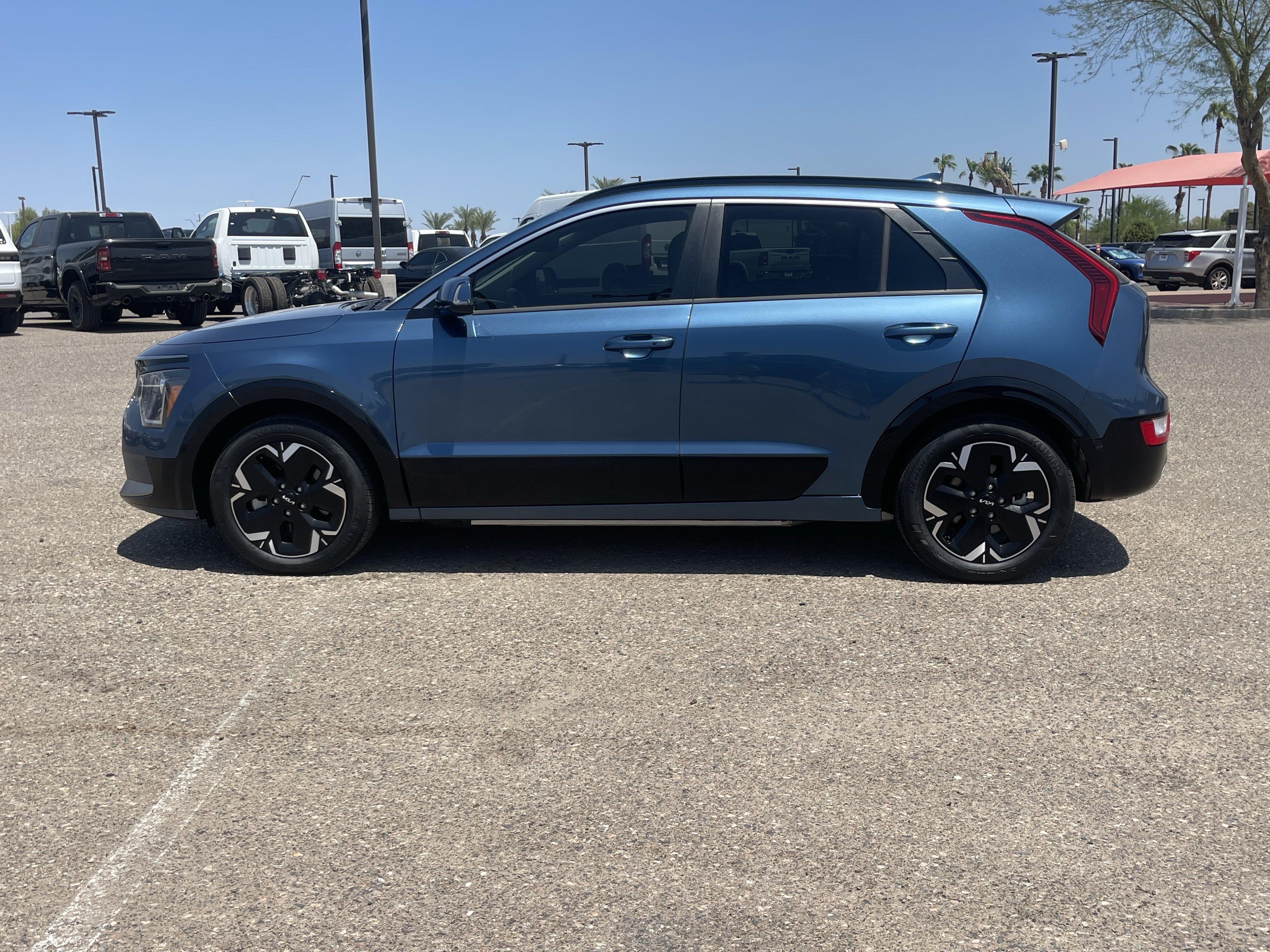 Certified 2023 Kia Niro Wind FWD image 3