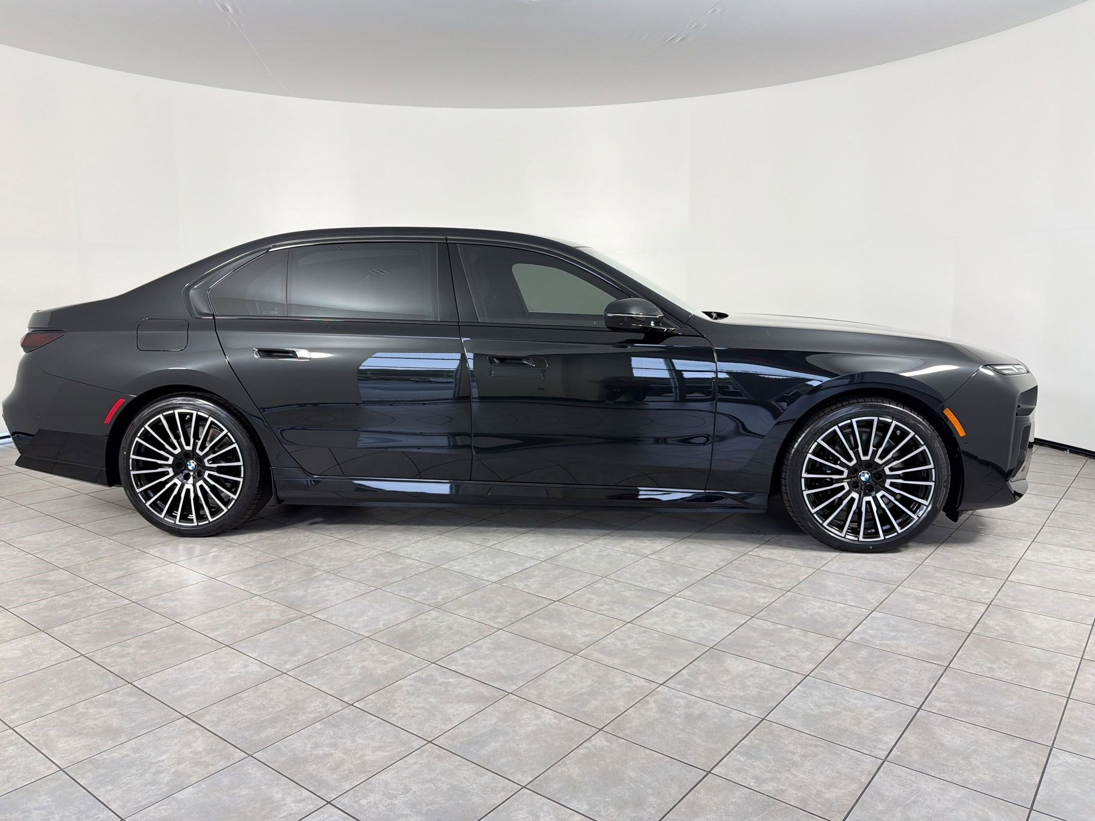 Used 2026 BMW i7 xDrive60 AWD/4WD image 7