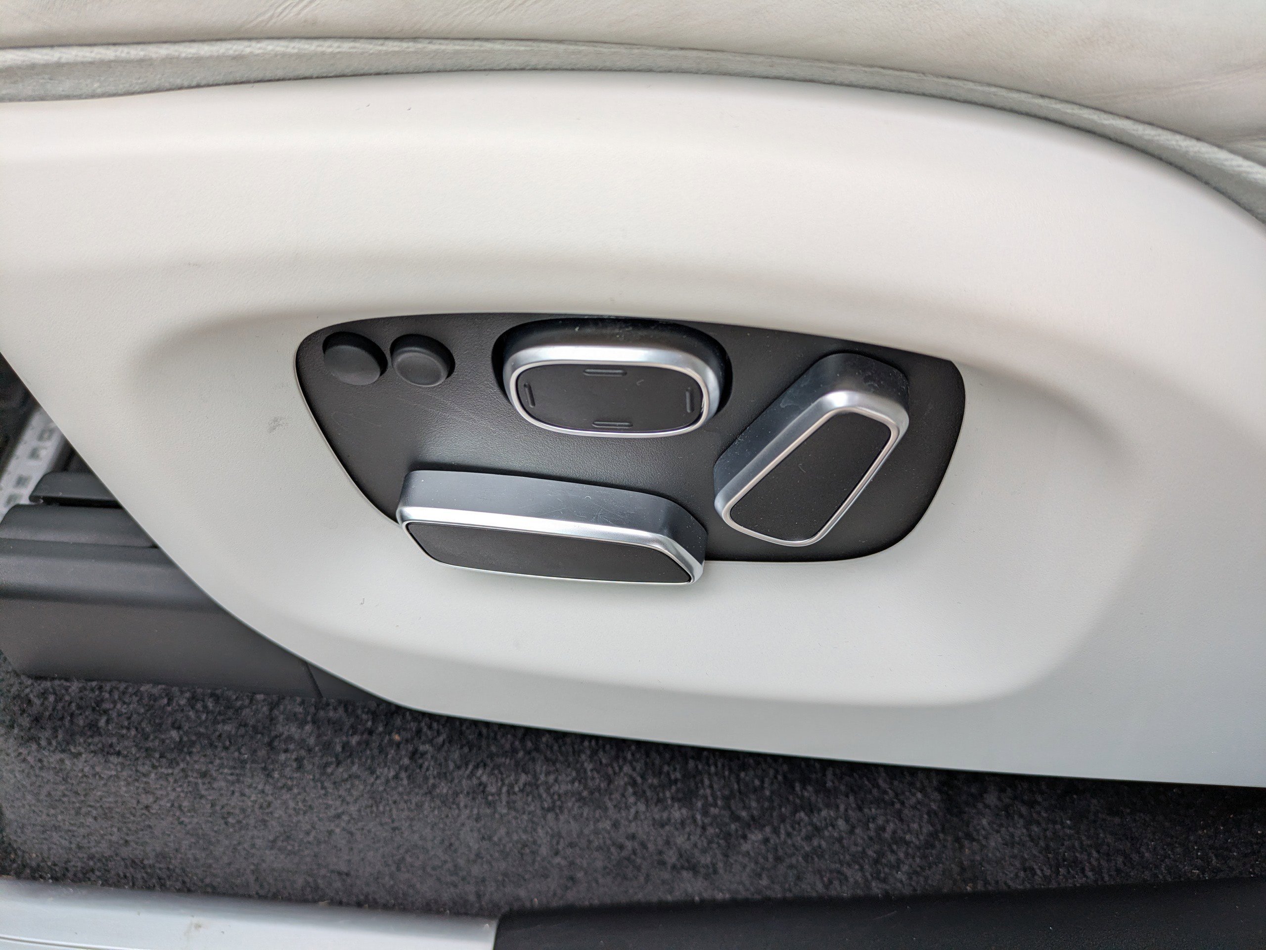 Used 2015 Land Rover Range Rover HSE image 21