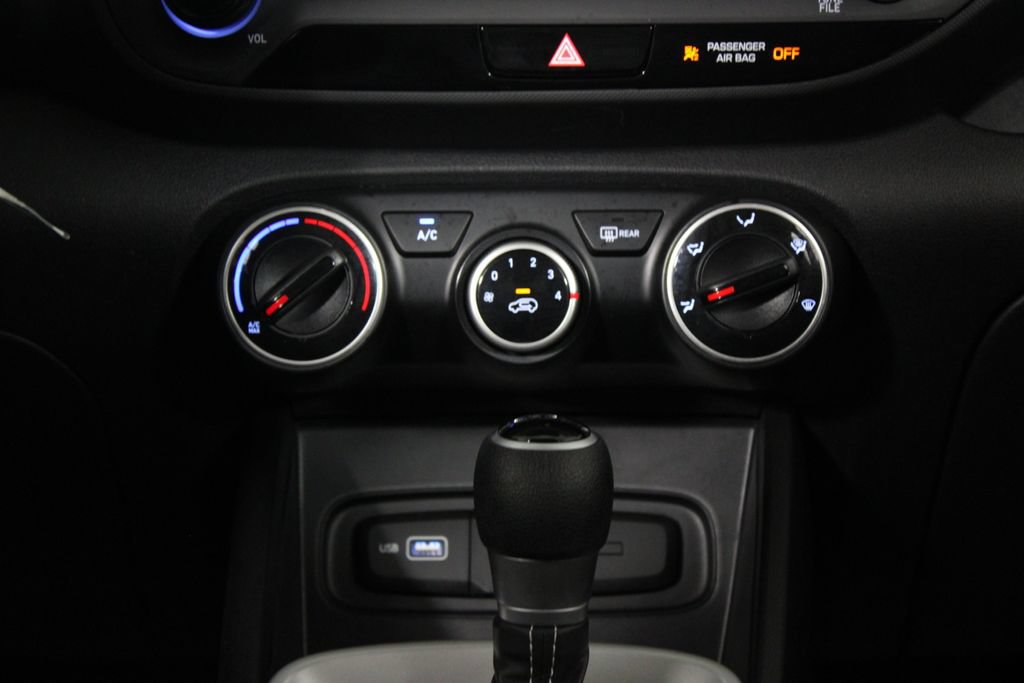 Certified 2022 Hyundai Venue SE FWD image 21