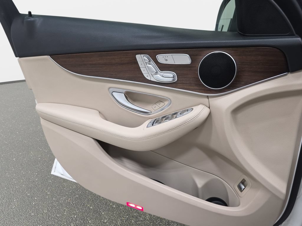 Used 2020 Mercedes-Benz C 300 4MATIC Sedan image 27