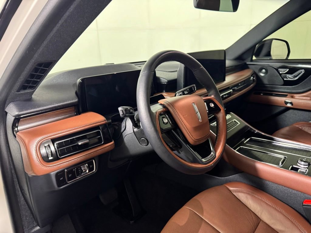 Certified 2025 Lincoln Aviator Reserve w/ Jet Appearance Package AWD/4WD image 33