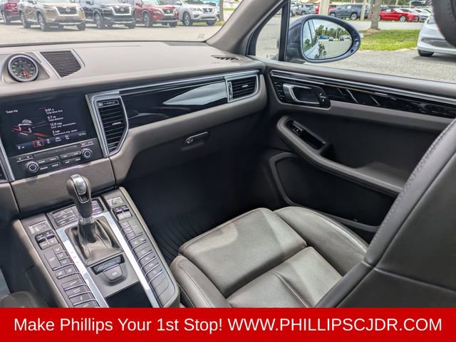 Used 2018 Porsche Macan Sport Edition AWD/4WD image 17