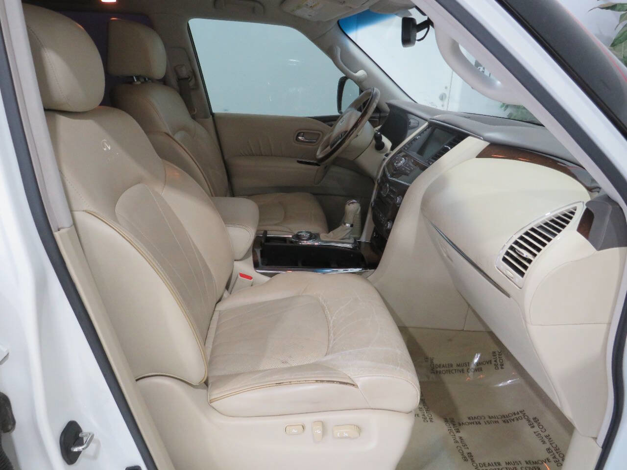 Used 2011 INFINITI QX56 4WD w/ Deluxe Touring Pkg image 9