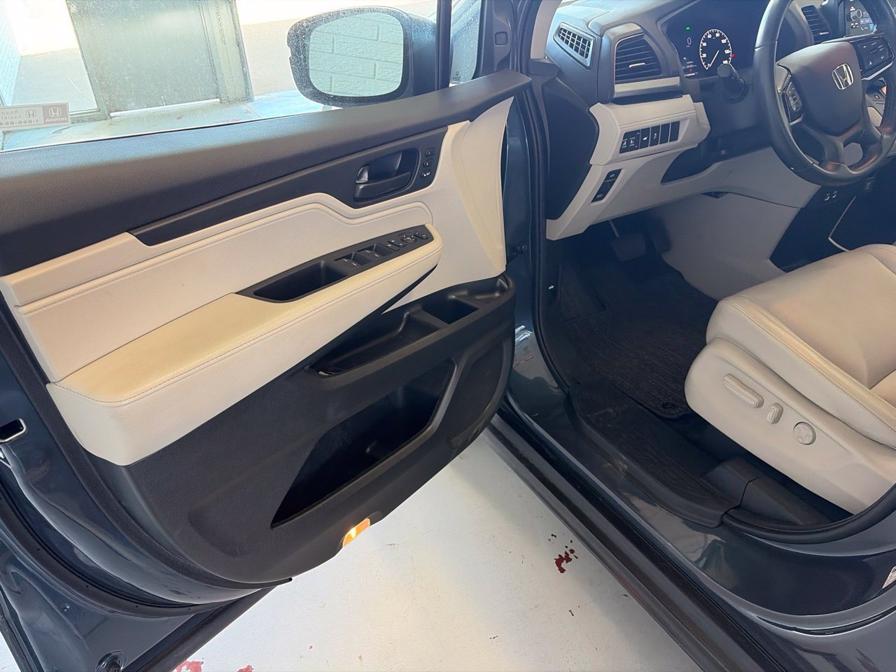 Used 2025 Honda Odyssey EX-L image 9
