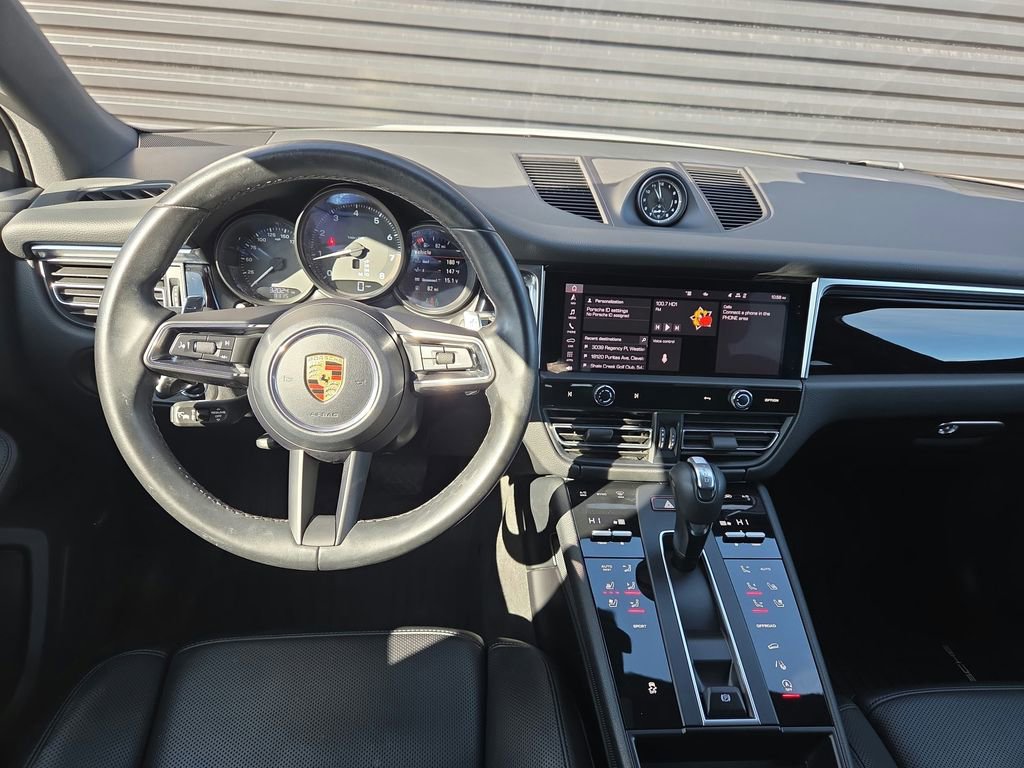 Certified 2022 Porsche Macan image 8