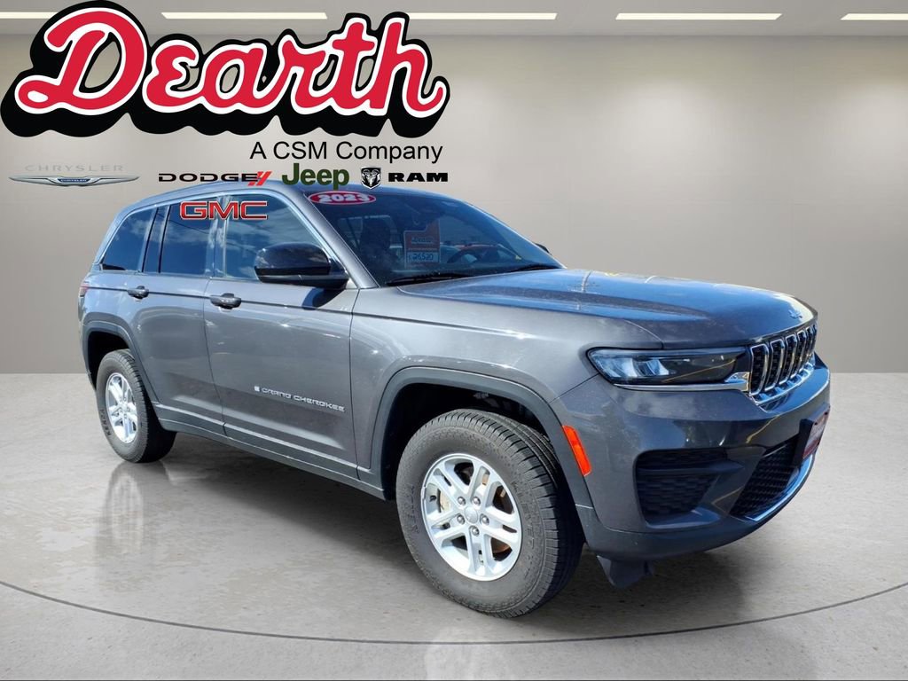 Used 2023 Jeep Grand Cherokee Laredo image 1