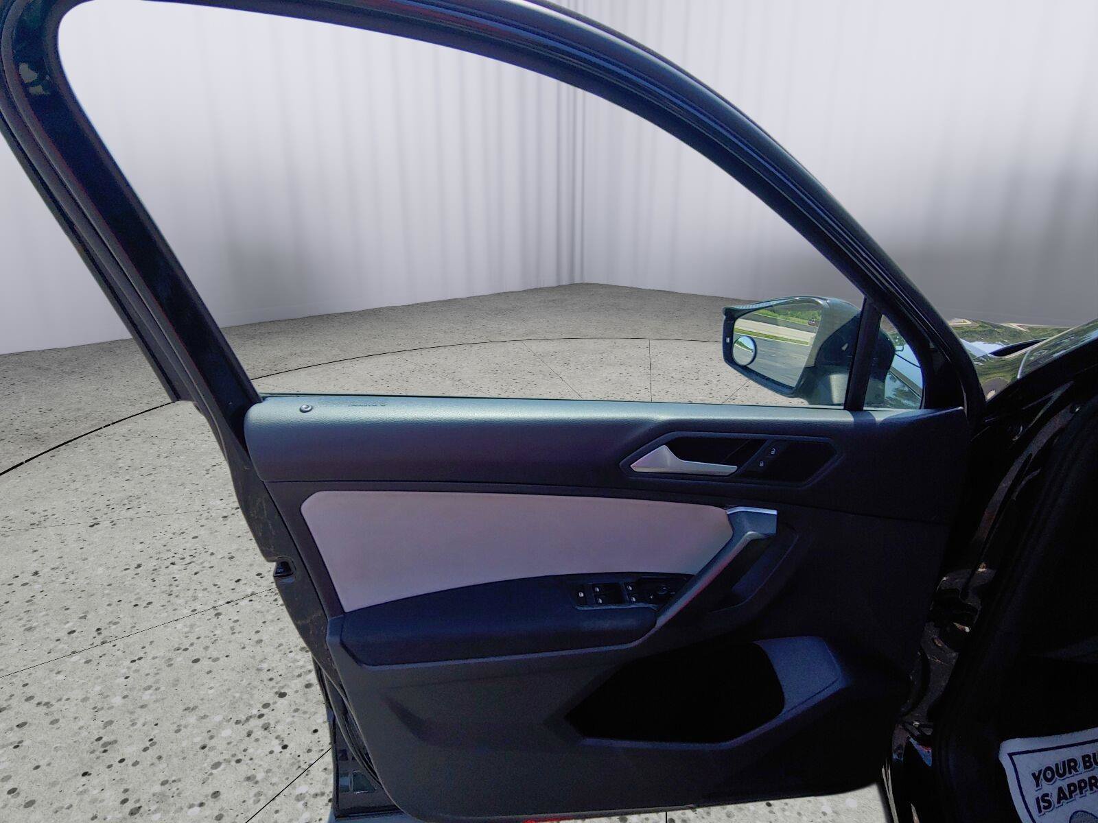 Used 2021 Volkswagen Tiguan S FWD image 11