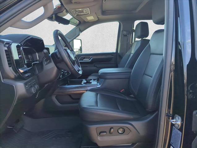 Used 2025 Chevrolet Silverado 3500 LTZ w/ LTZ Premium Package AWD/4WD image 13
