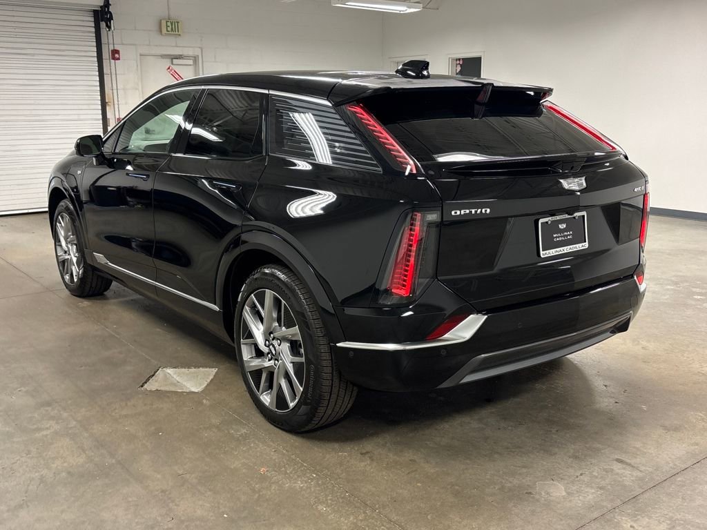 New 2026 Cadillac Optiq Luxury 2 image 14