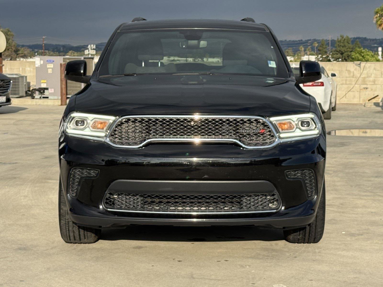 Used 2024 Dodge Durango SXT image 2