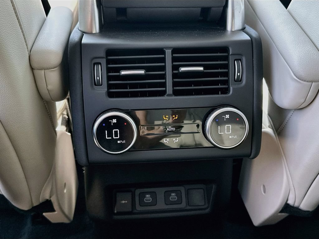 Certified 2025 Land Rover Discovery Dynamic SE AWD/4WD image 26