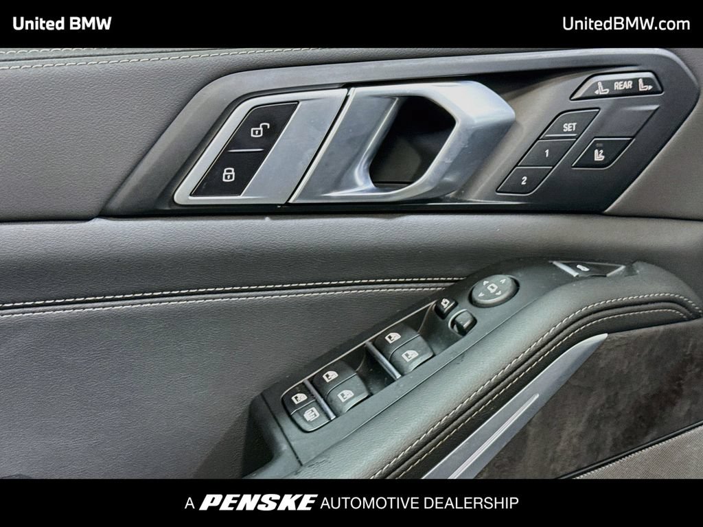 Used 2026 BMW X7 xDrive40i w/ M Sport Package AWD/4WD image 3