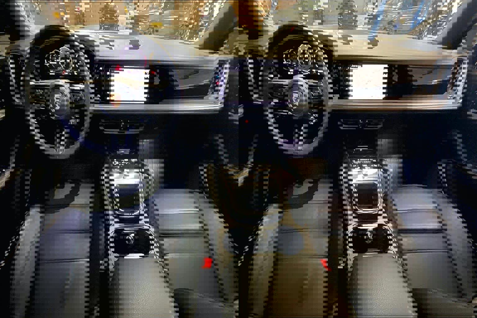 Used 2024 Porsche Cayenne image 13