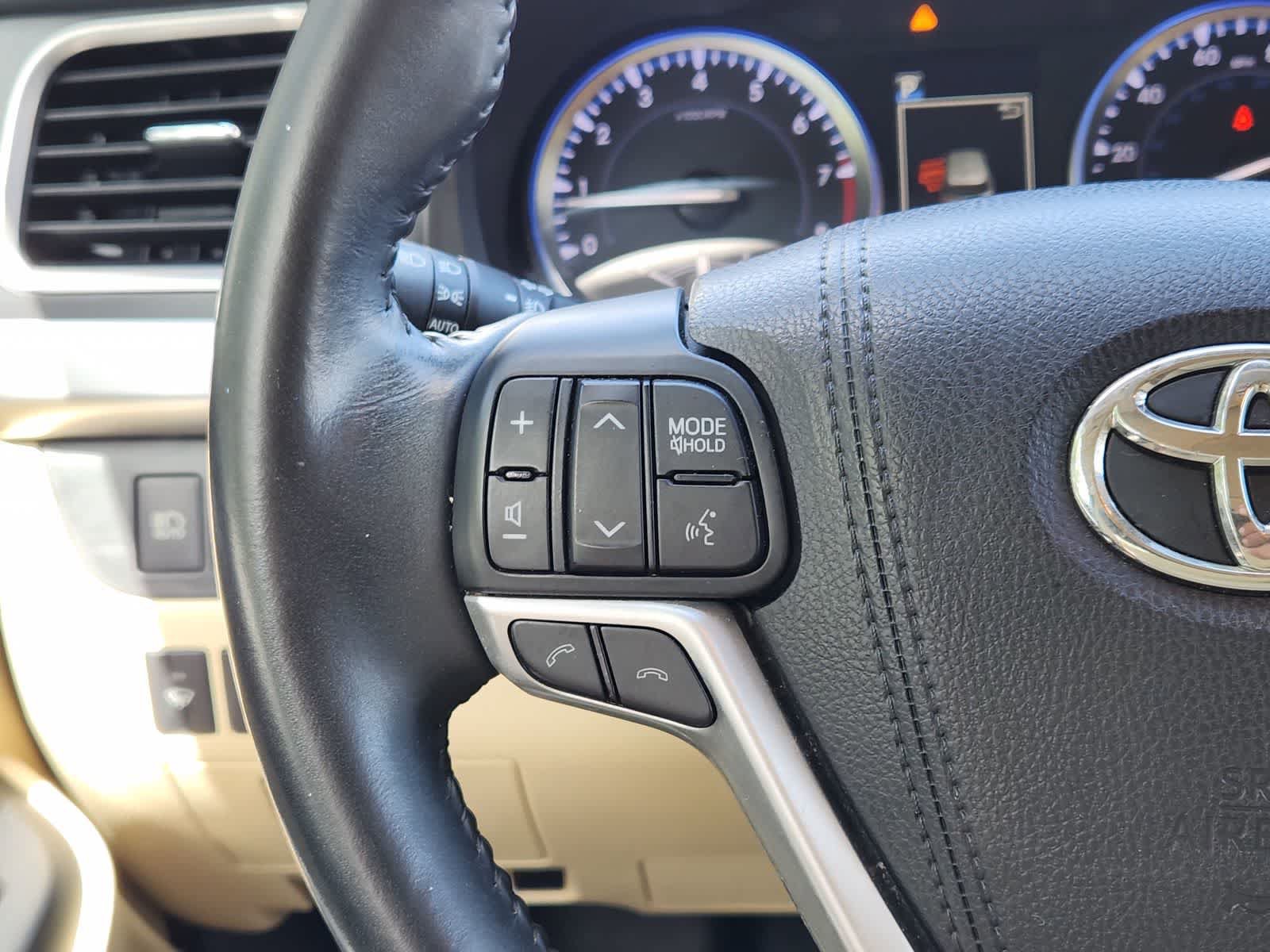 Used 2017 Toyota Highlander Limited FWD image 27