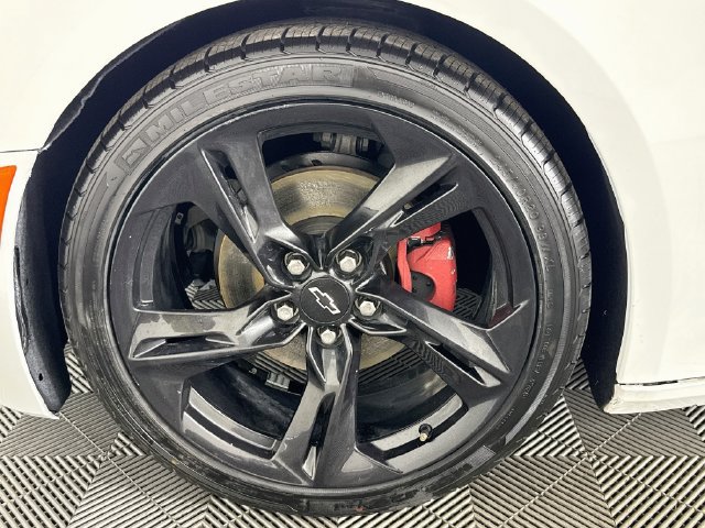 Used 2020 Chevrolet Camaro LT RWD image 31
