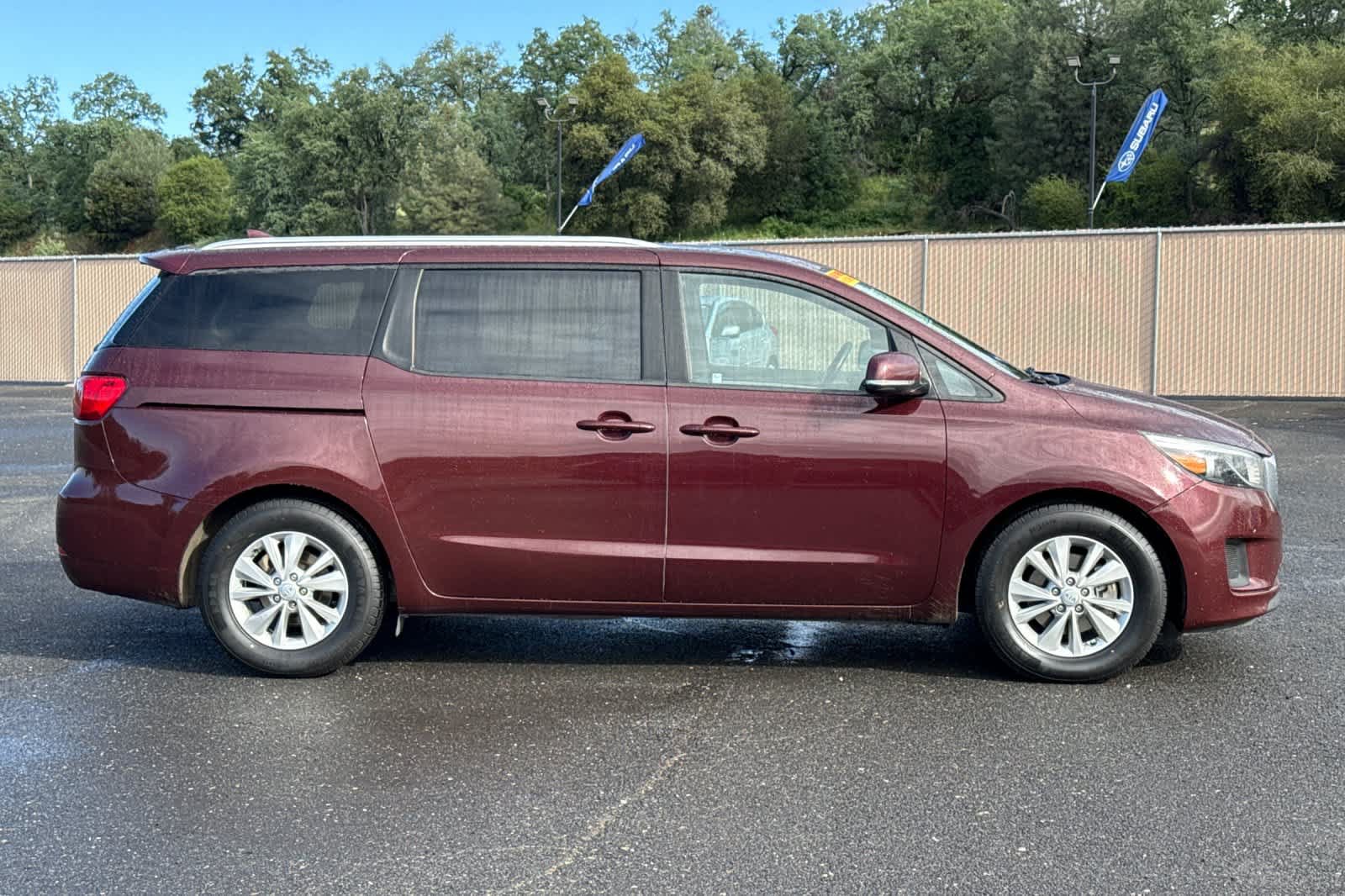 Used 2017 Kia Sedona LX w/ LX Essentials Premium Package FWD image 3