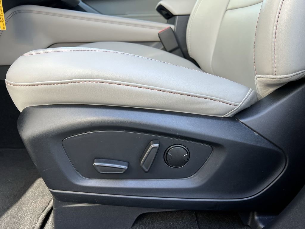Used 2026 Ford Explorer Active w/ Active Comfort Package RWD image 12