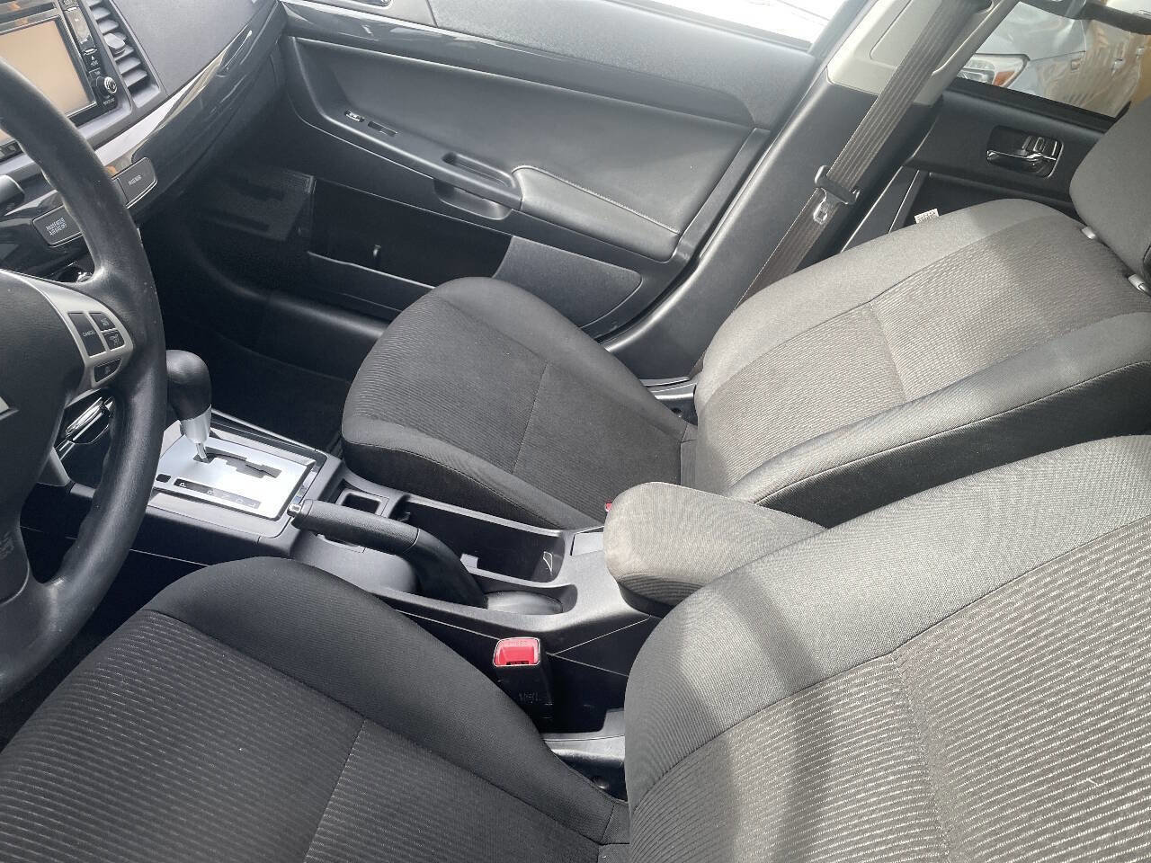 Used 2017 Mitsubishi Lancer ES image 4