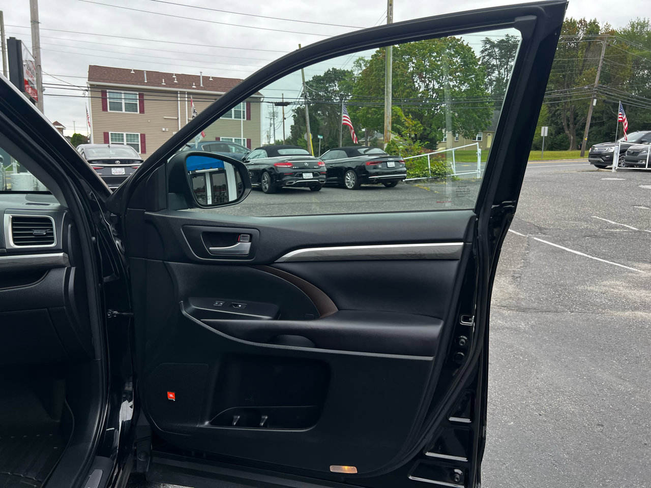 Used 2017 Toyota Highlander Limited image 23