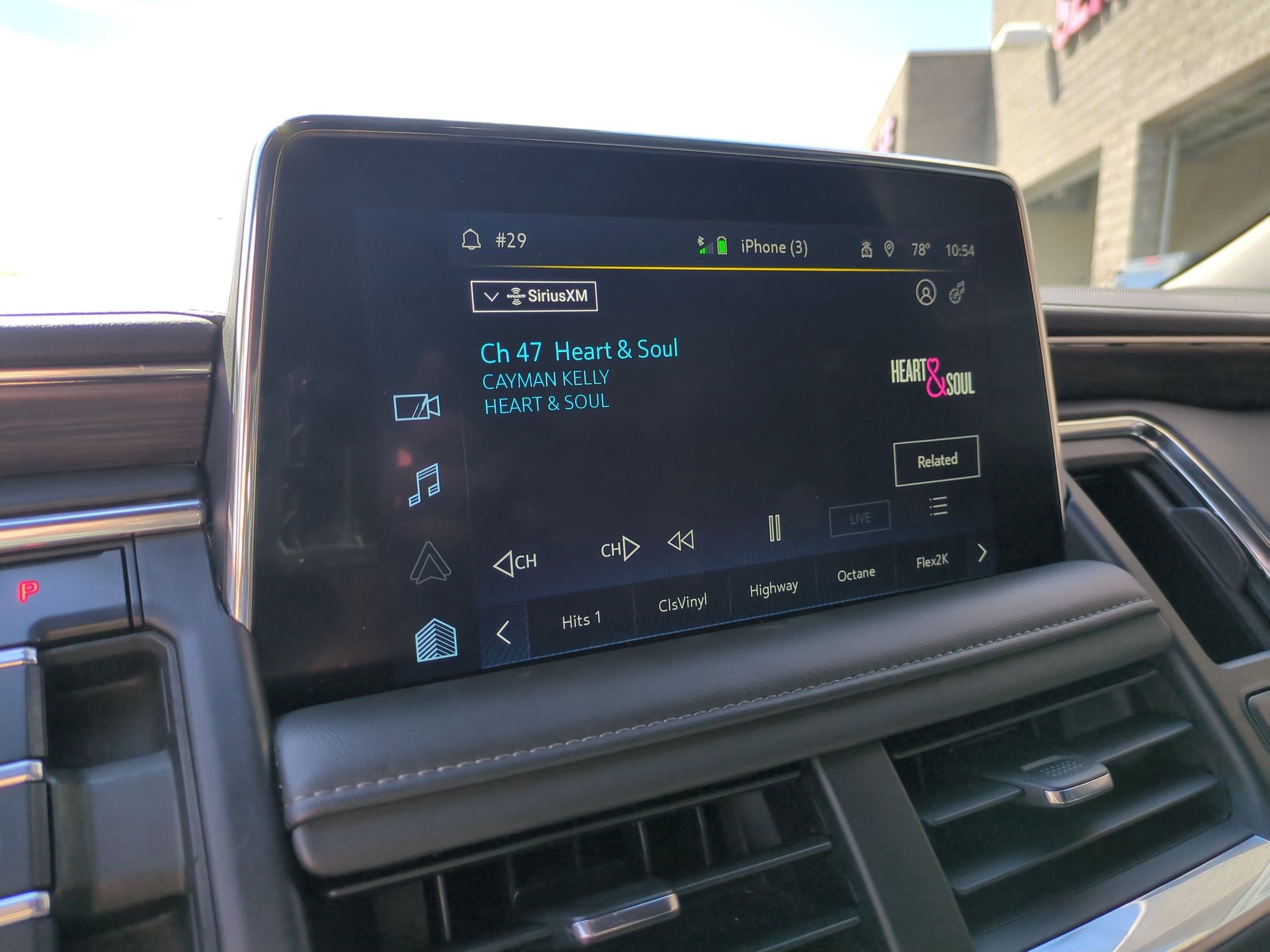 Used 2024 Chevrolet Suburban LT image 18