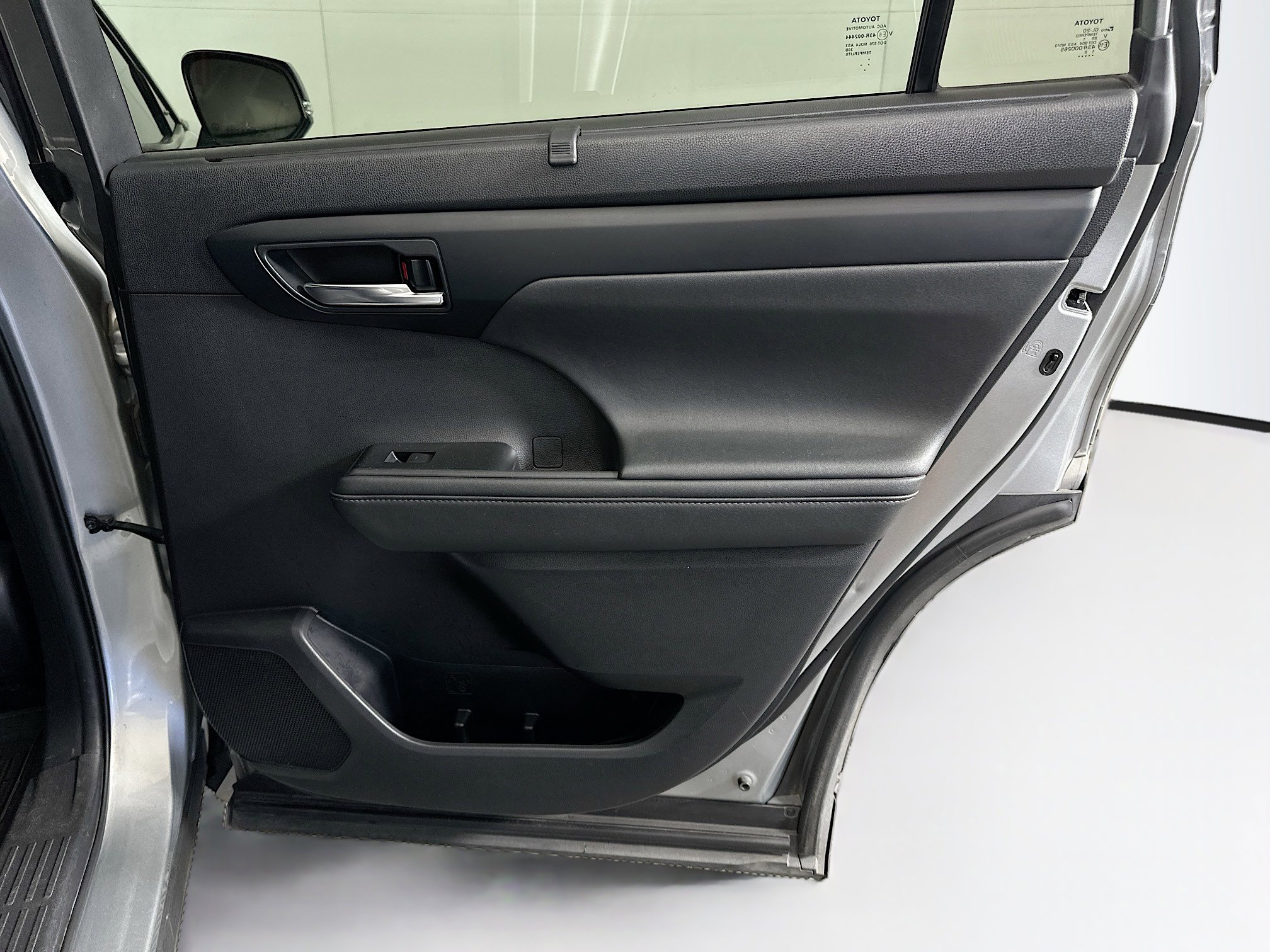Used 2021 Toyota Highlander XSE FWD image 33