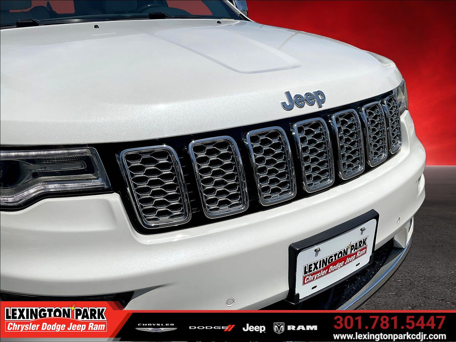 Used 2021 Jeep Grand Cherokee Summit AWD/4WD image 32