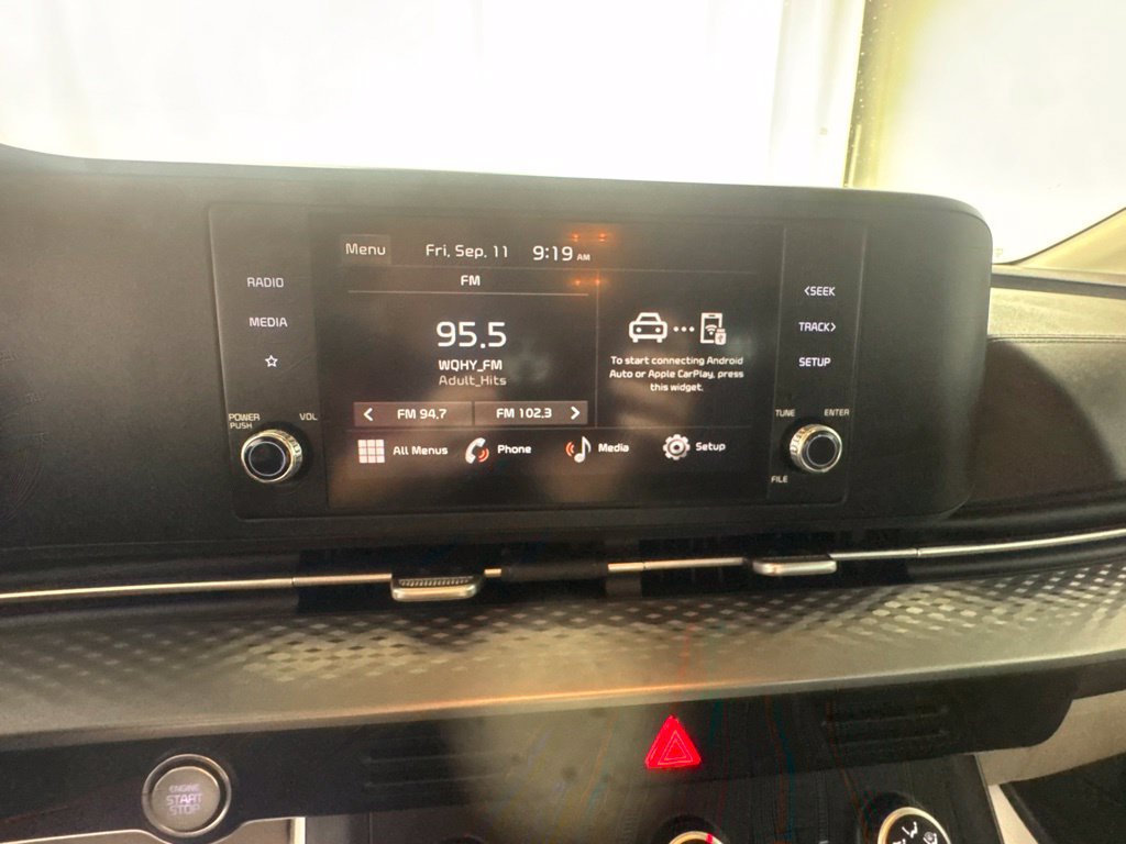 Used 2023 Kia Carnival LX FWD image 24