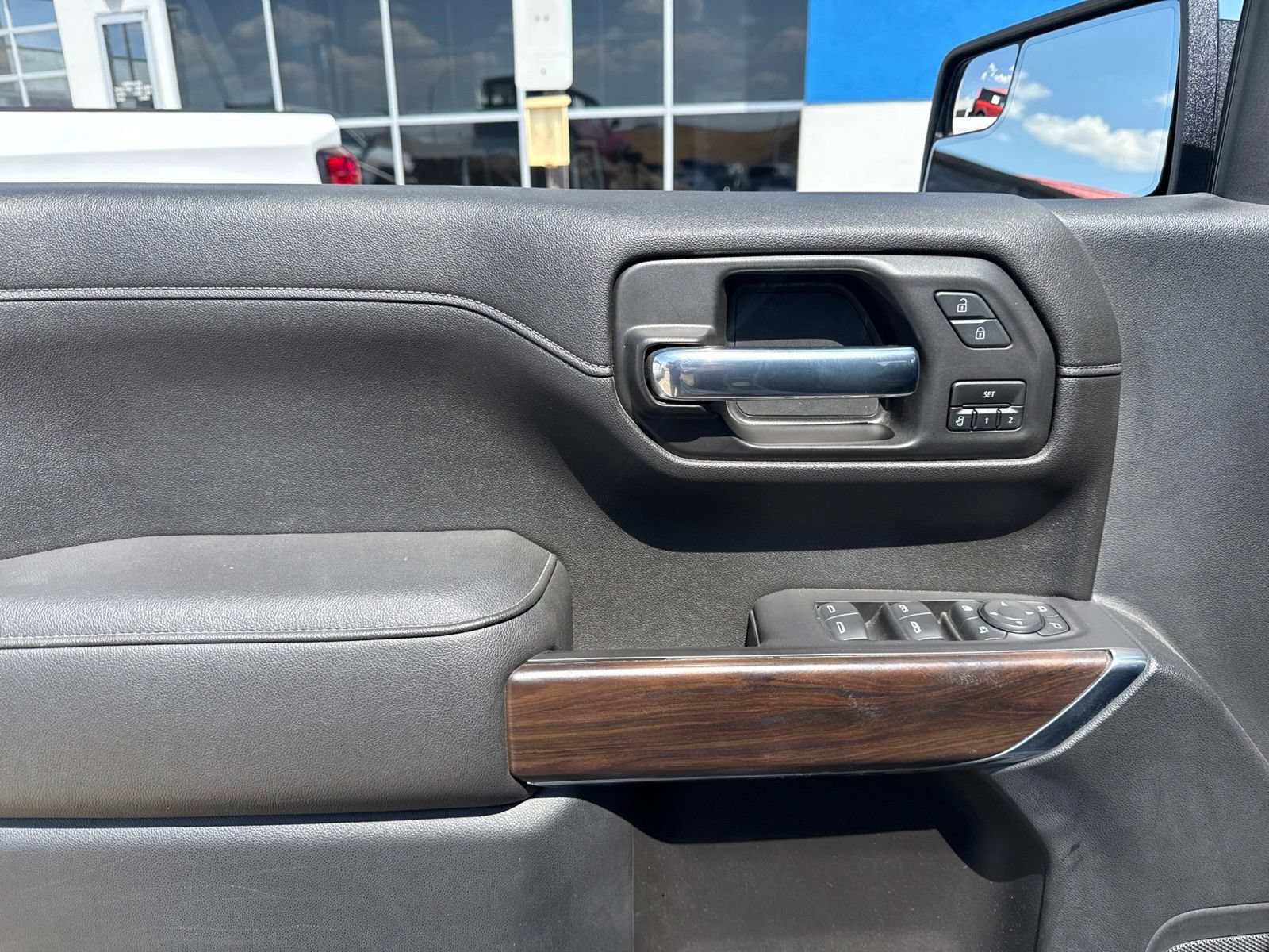 Used 2021 GMC Sierra 1500 SLT AWD/4WD image 17