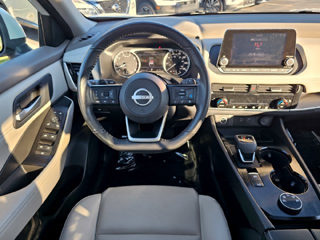 Used 2023 Nissan Rogue SV w/ SV Premium Package AWD/4WD image 32