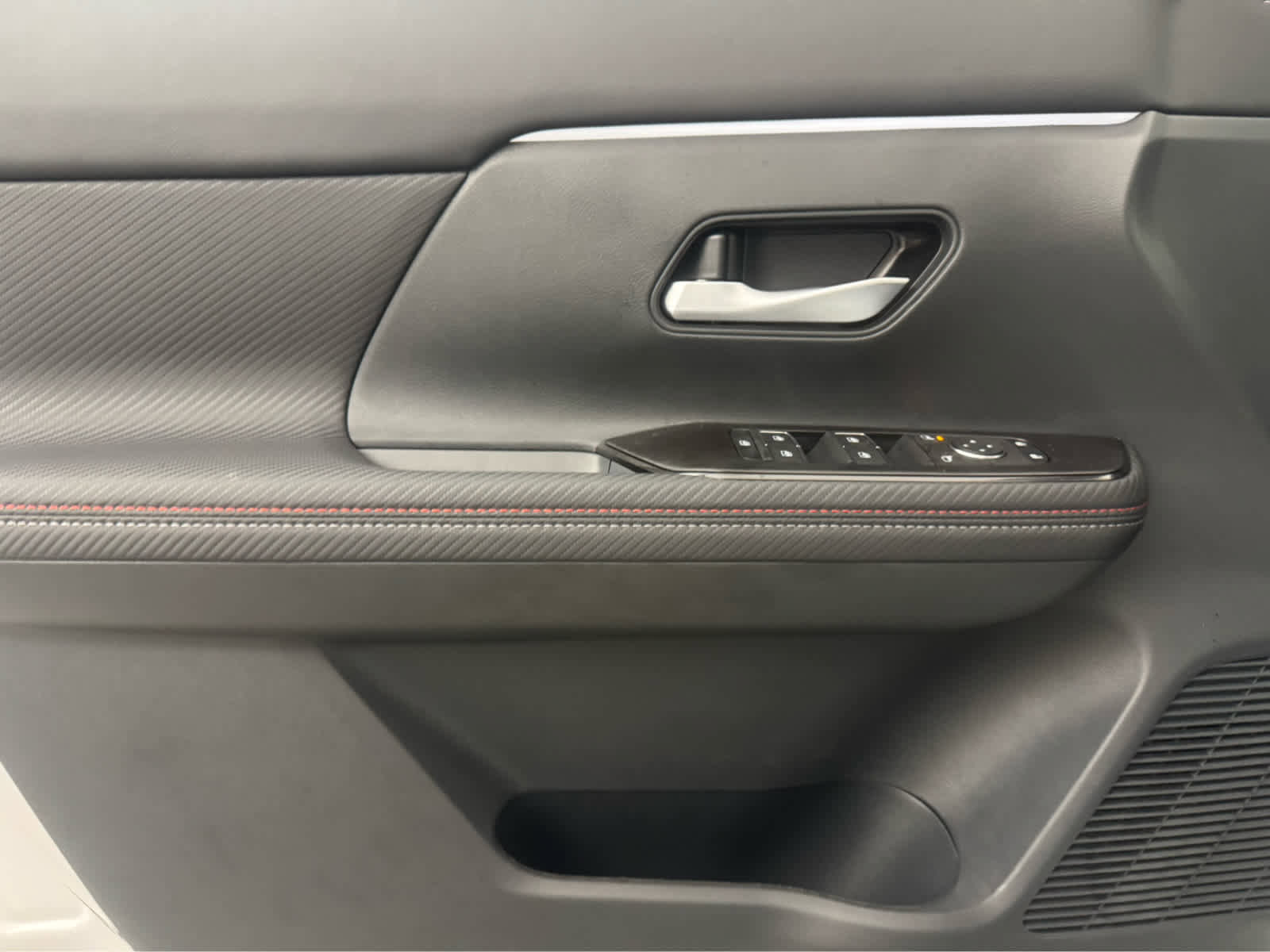 New 2026 Nissan Kicks SR image 13