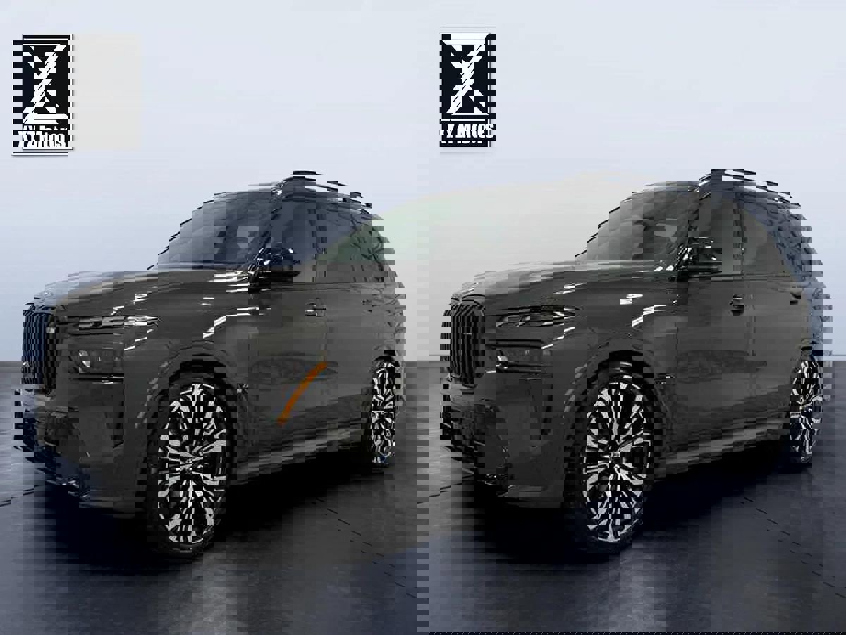 Used 2023 BMW X7 M60i image 3